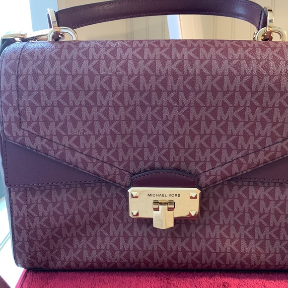 Michael Kors Merlot signature large satchel and matching credit card wallet - Picture 16 of 16